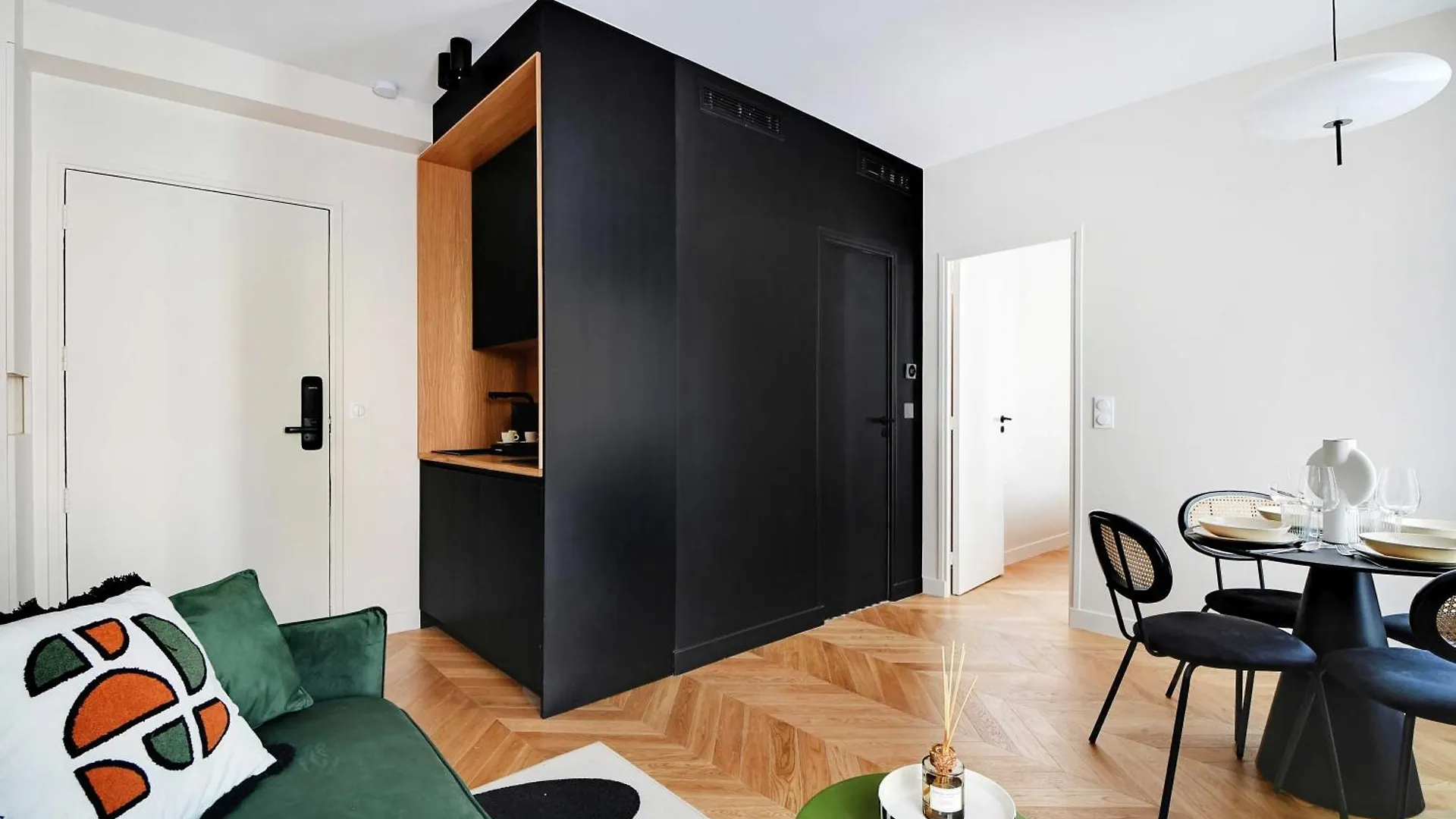 Apartment Parisian With Air Conditioning Eiffel Tower Frankreich