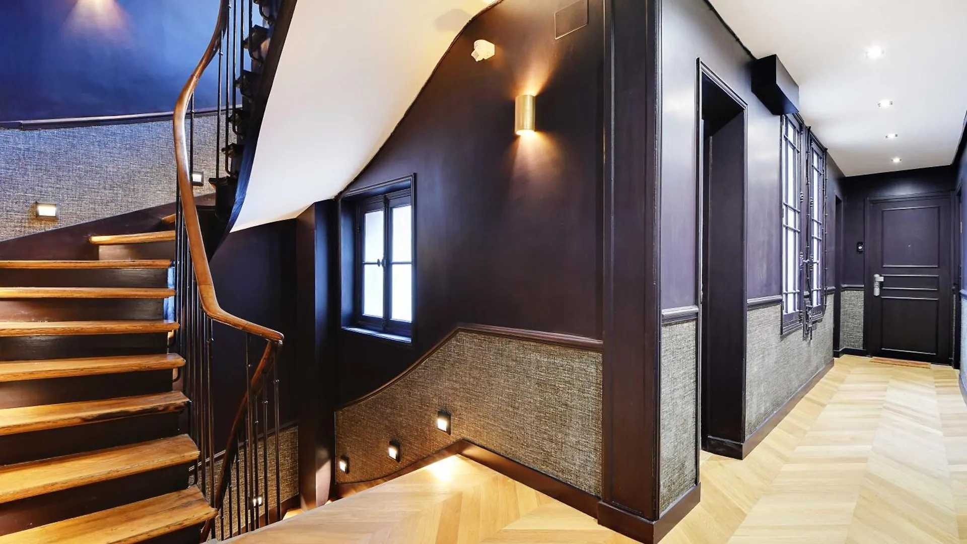 Parisian With Air Conditioning Eiffel Tower Apartment