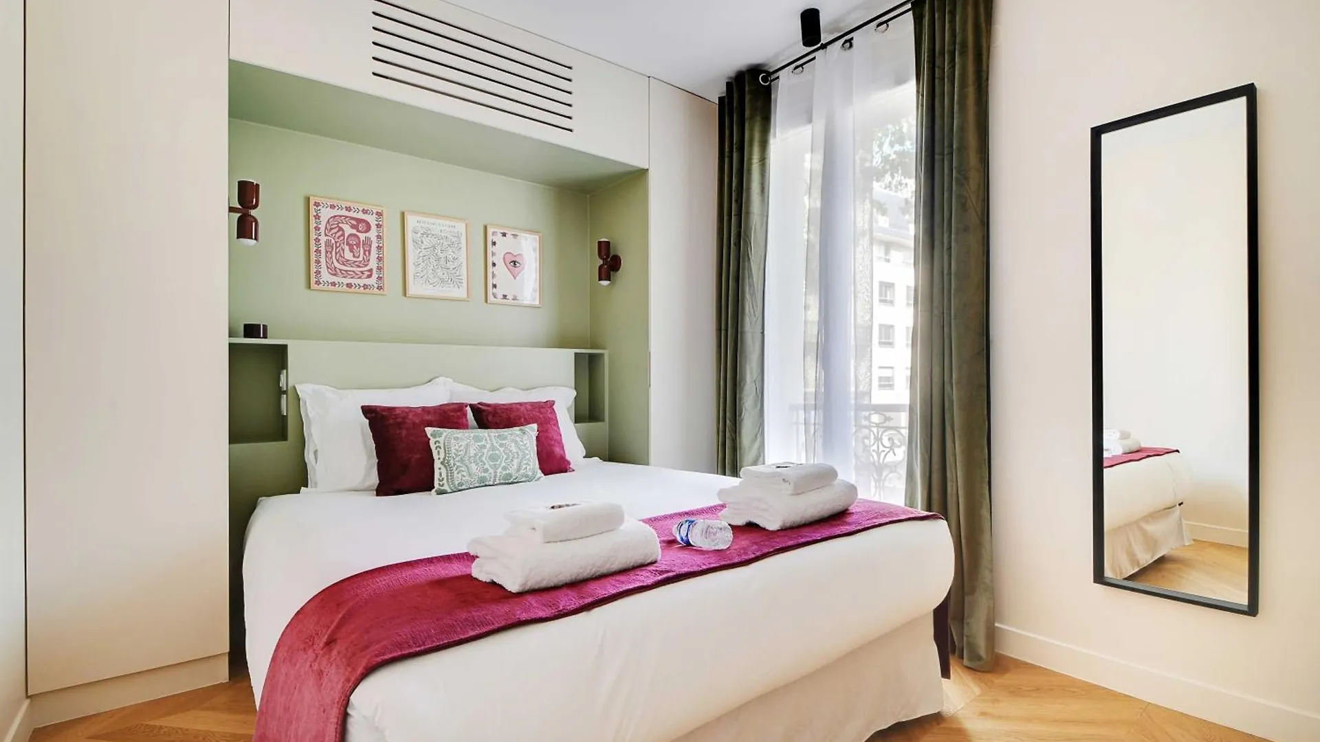 Parisian With Air Conditioning Eiffel Tower Apartment Paris