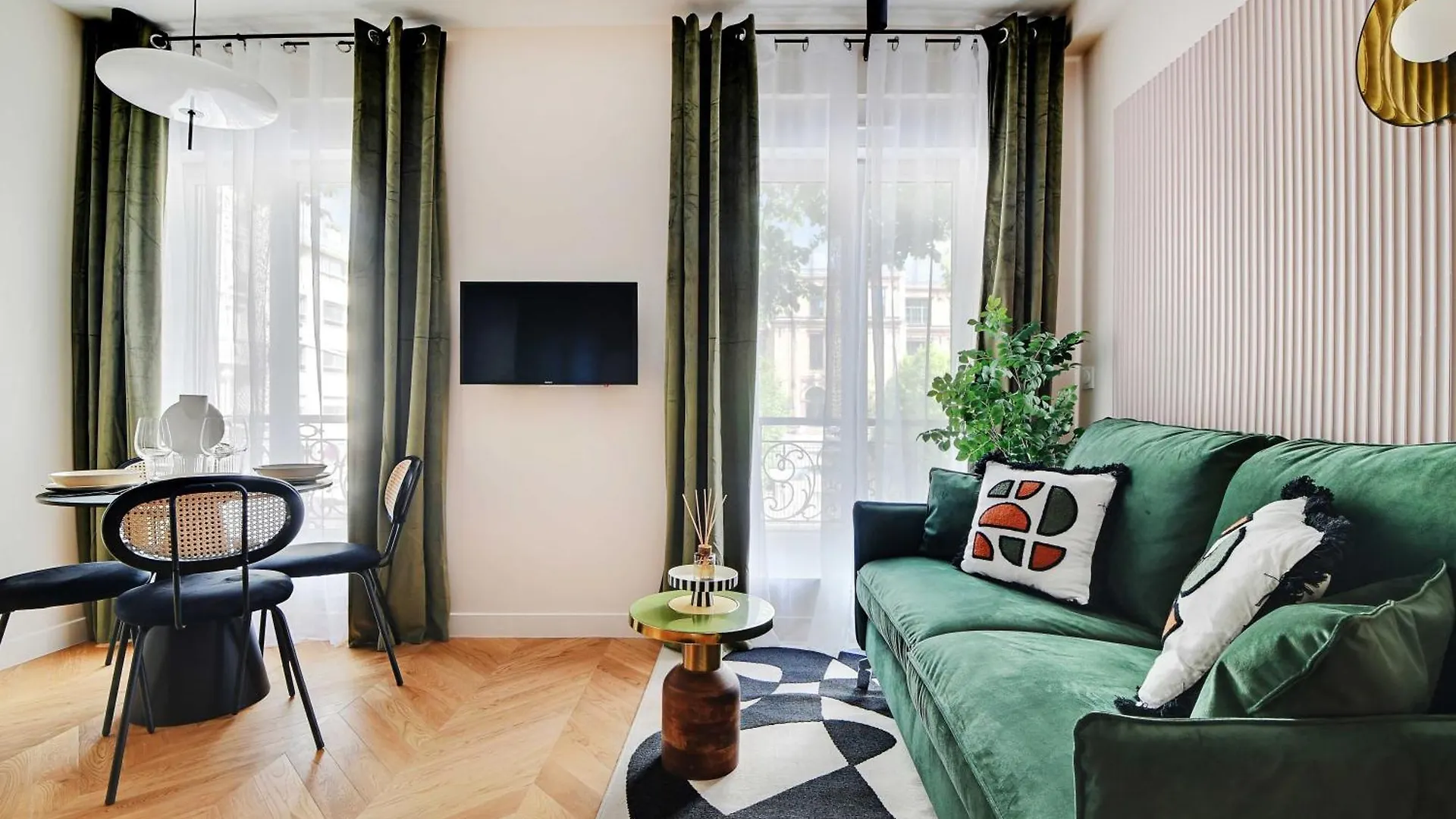 Apartment Parisian With Air Conditioning Eiffel Tower Frankreich