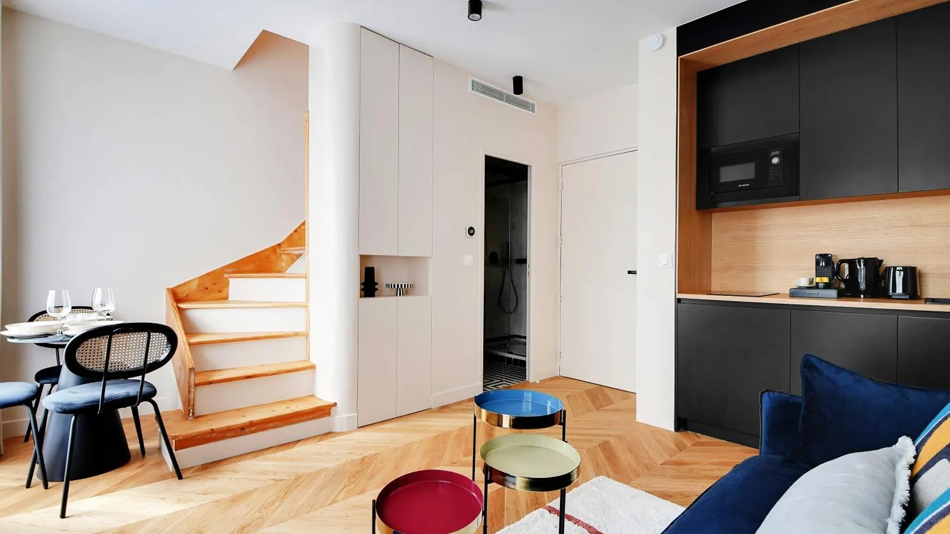 Parisian With Air Conditioning Eiffel Tower Apartment