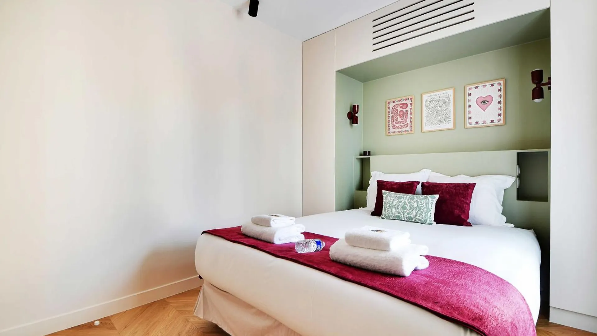 Parisian With Air Conditioning Eiffel Tower Apartment Paris