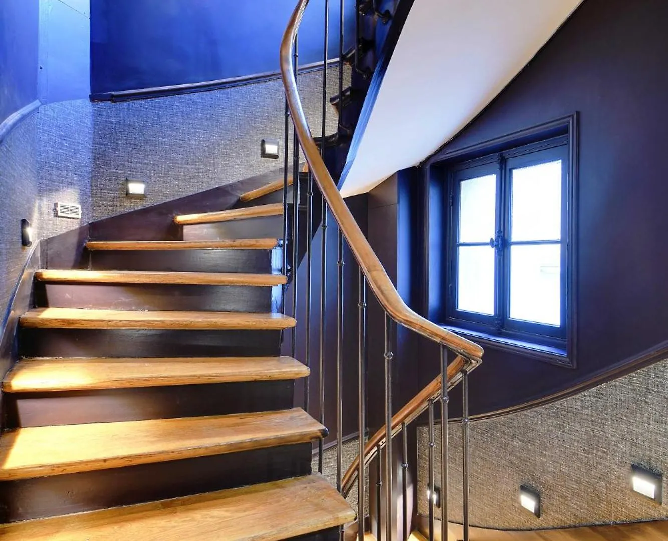 Parisian With Air Conditioning Eiffel Tower Apartment Paris