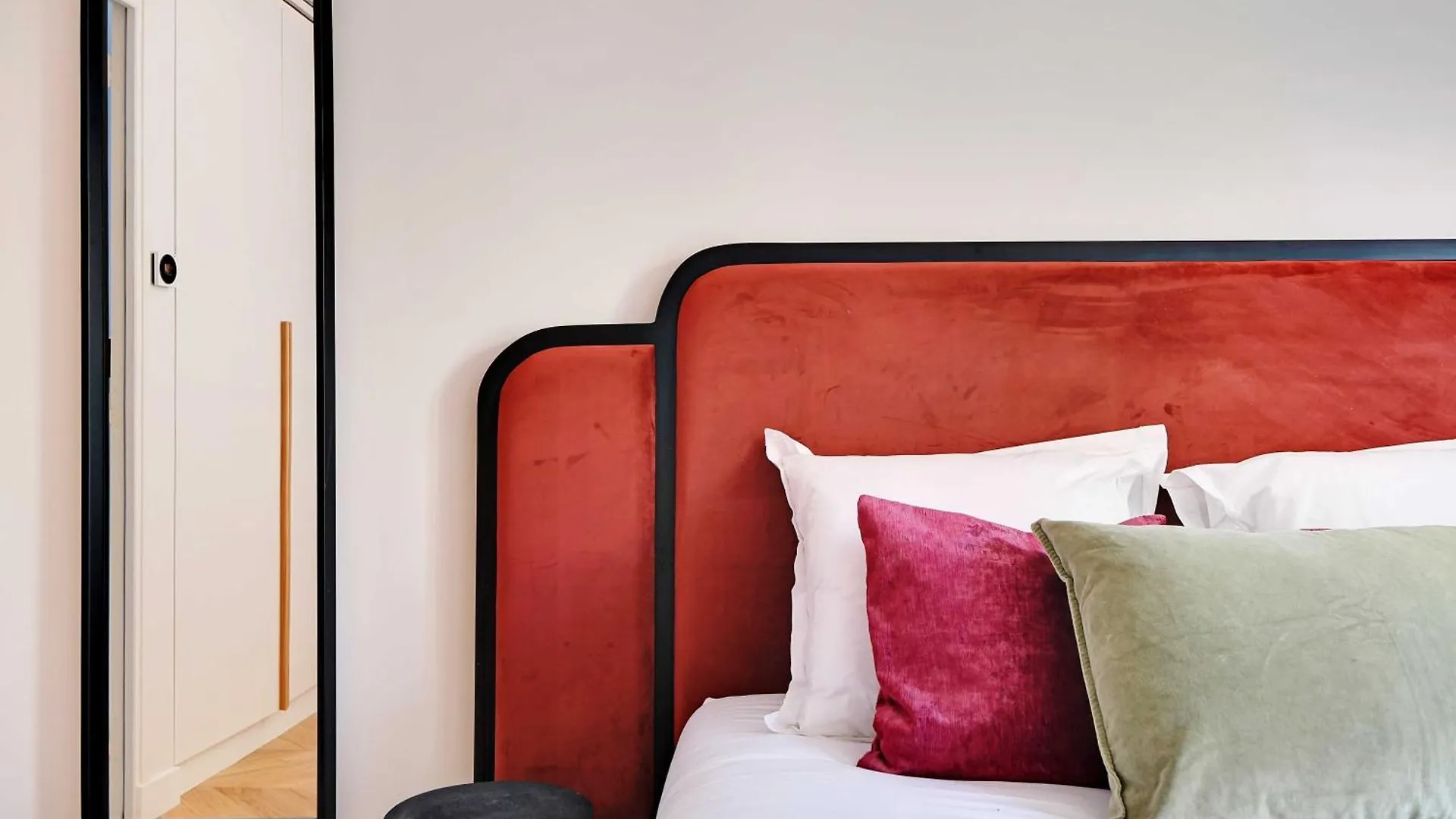 Parisian With Air Conditioning Eiffel Tower Apartment Paris