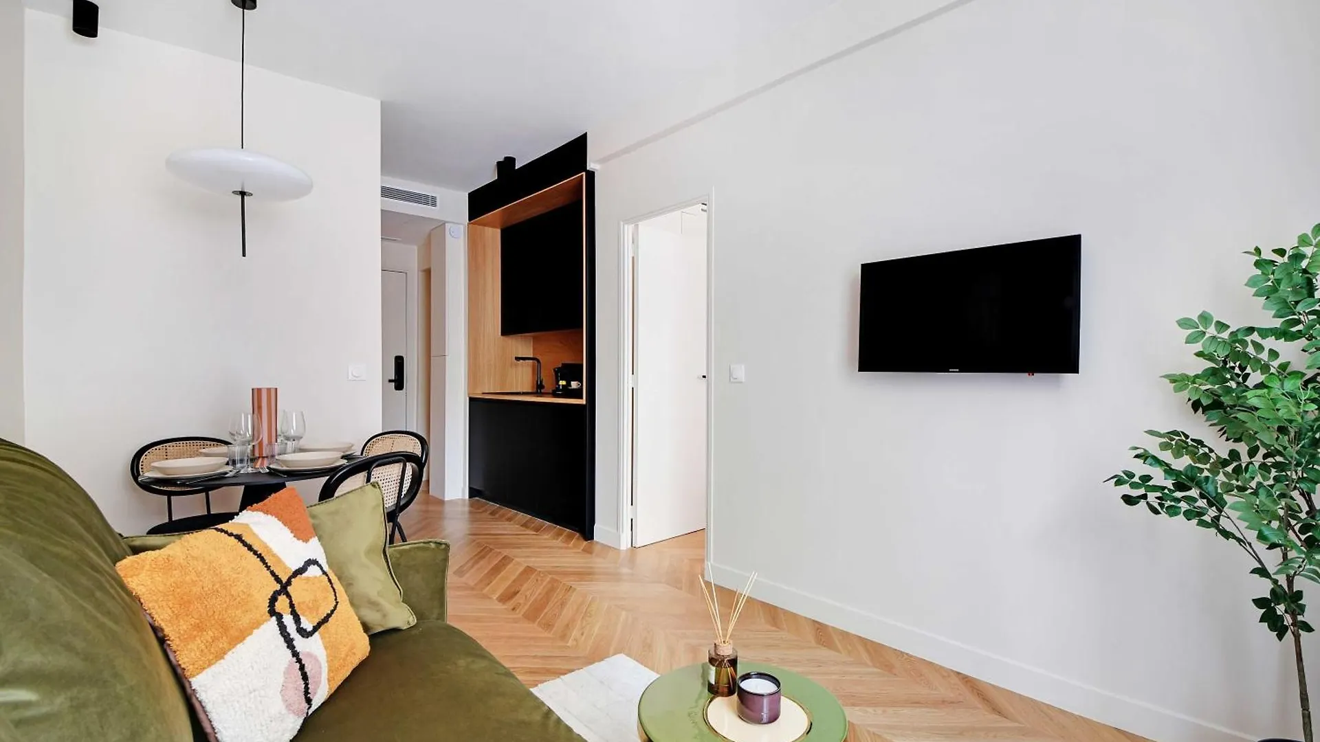 Apartment Parisian With Air Conditioning Eiffel Tower