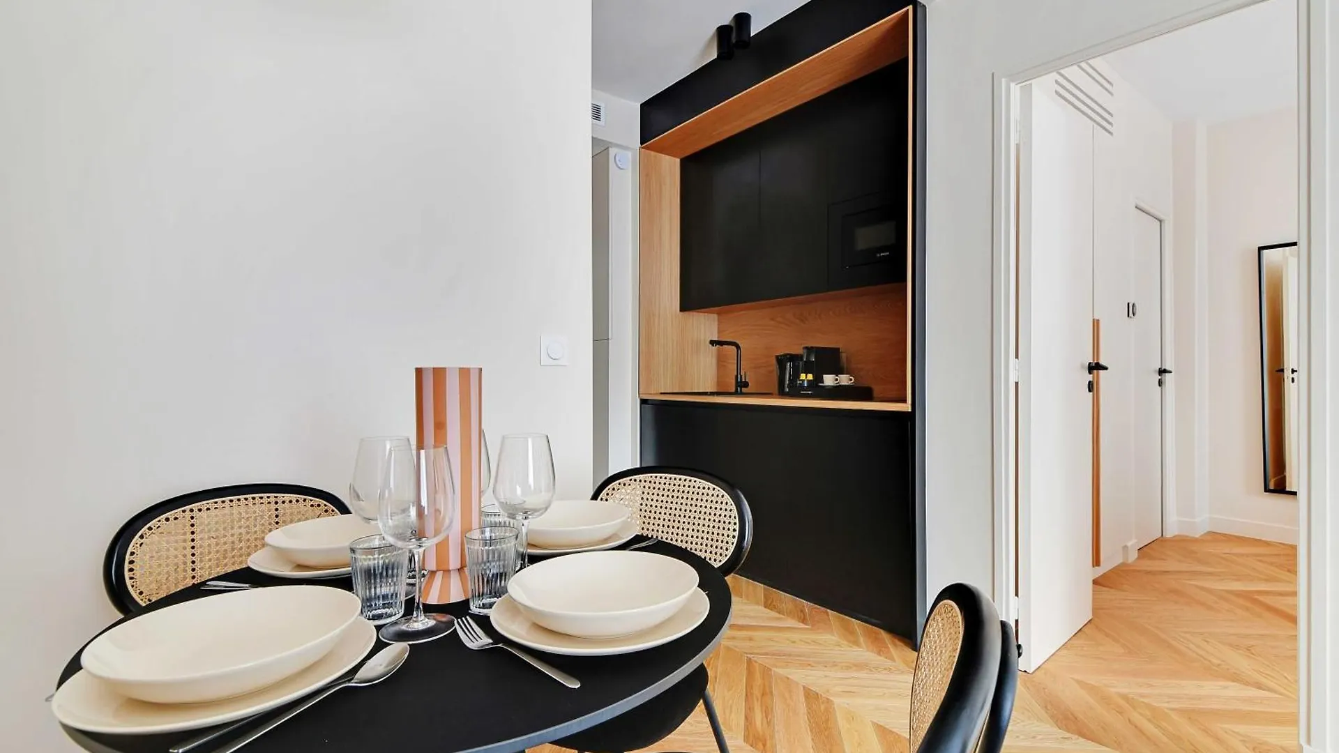 Parisian With Air Conditioning Eiffel Tower Apartment Paris