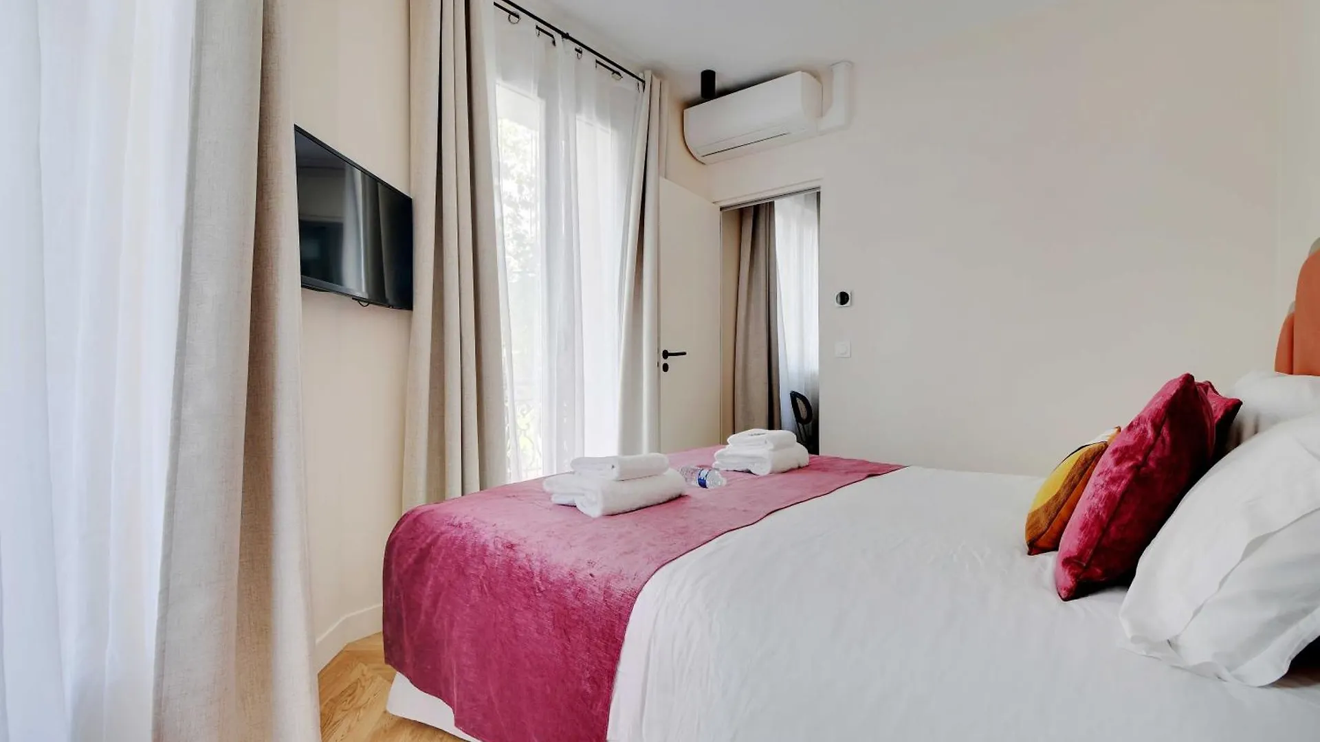 Apartment Parisian With Air Conditioning Eiffel Tower