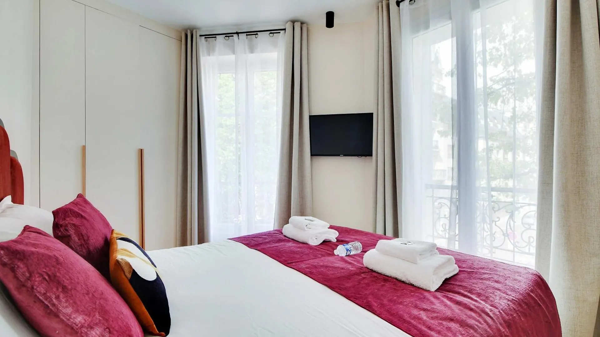 Parisian With Air Conditioning Eiffel Tower Apartment Paris